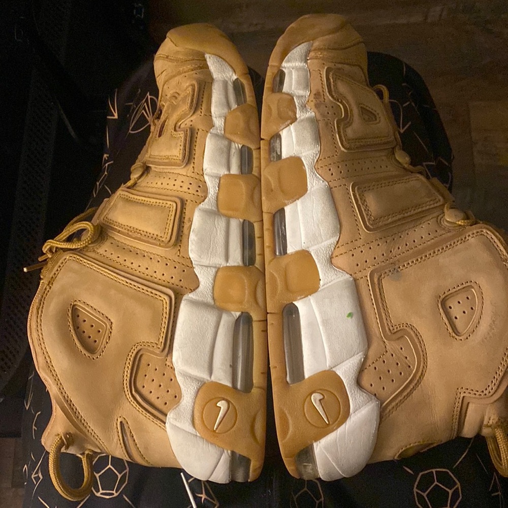 Perfect condition worn once don't have og box tho 100$